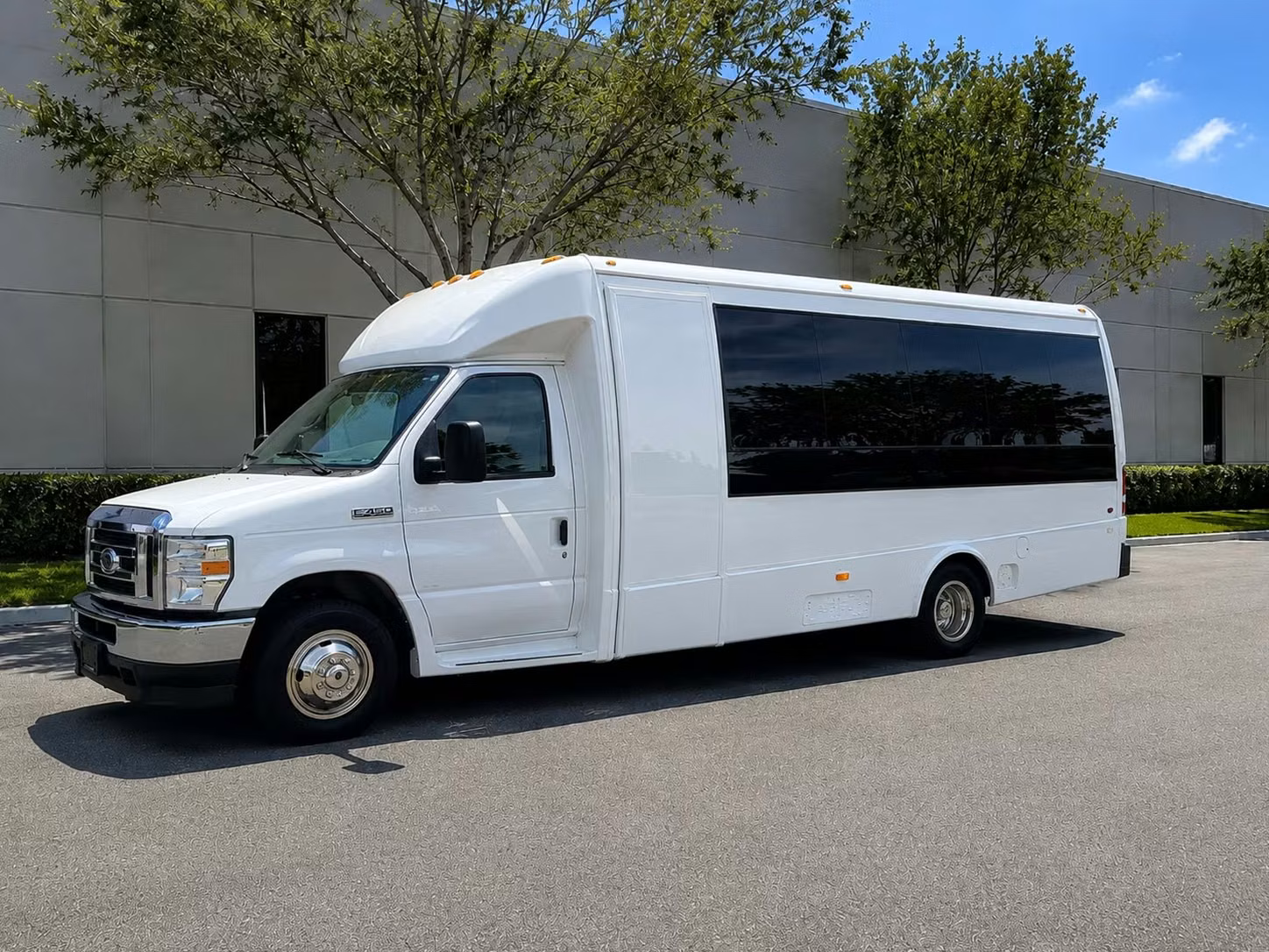 sunrise 18 passenger minibus rental